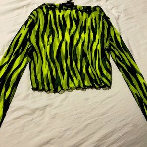 Tops verde y negro de malla fina con mangas largas